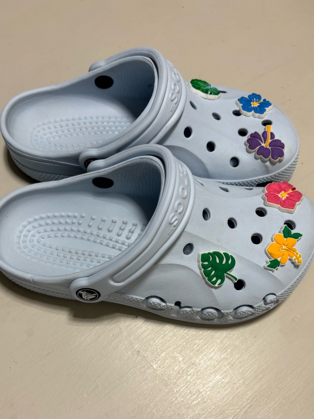 Crocs Classic Clogs Light Blue with Tropical Floral & Monstera Jibbitz Charms